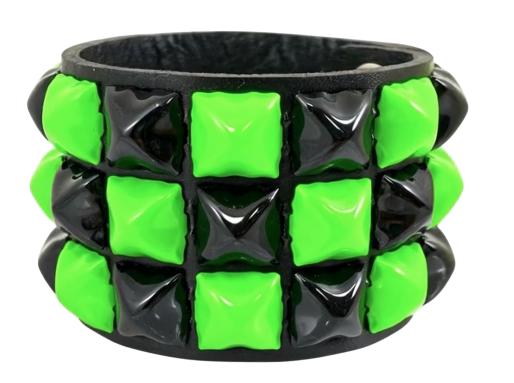 FB306 THREE PYRAMID STUD CHECKERED STUDDED SNAP CUFF