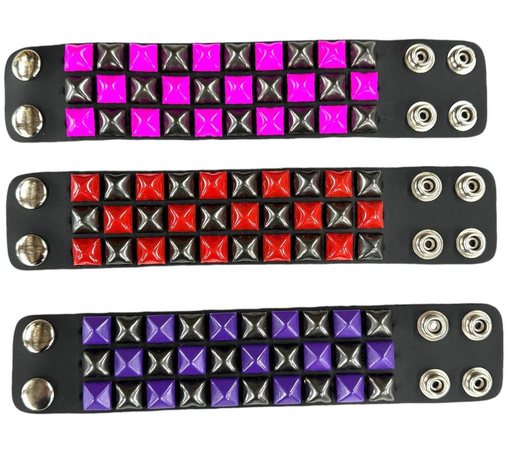 FB306 THREE PYRAMID STUD CHECKERED STUDDED SNAP CUFF