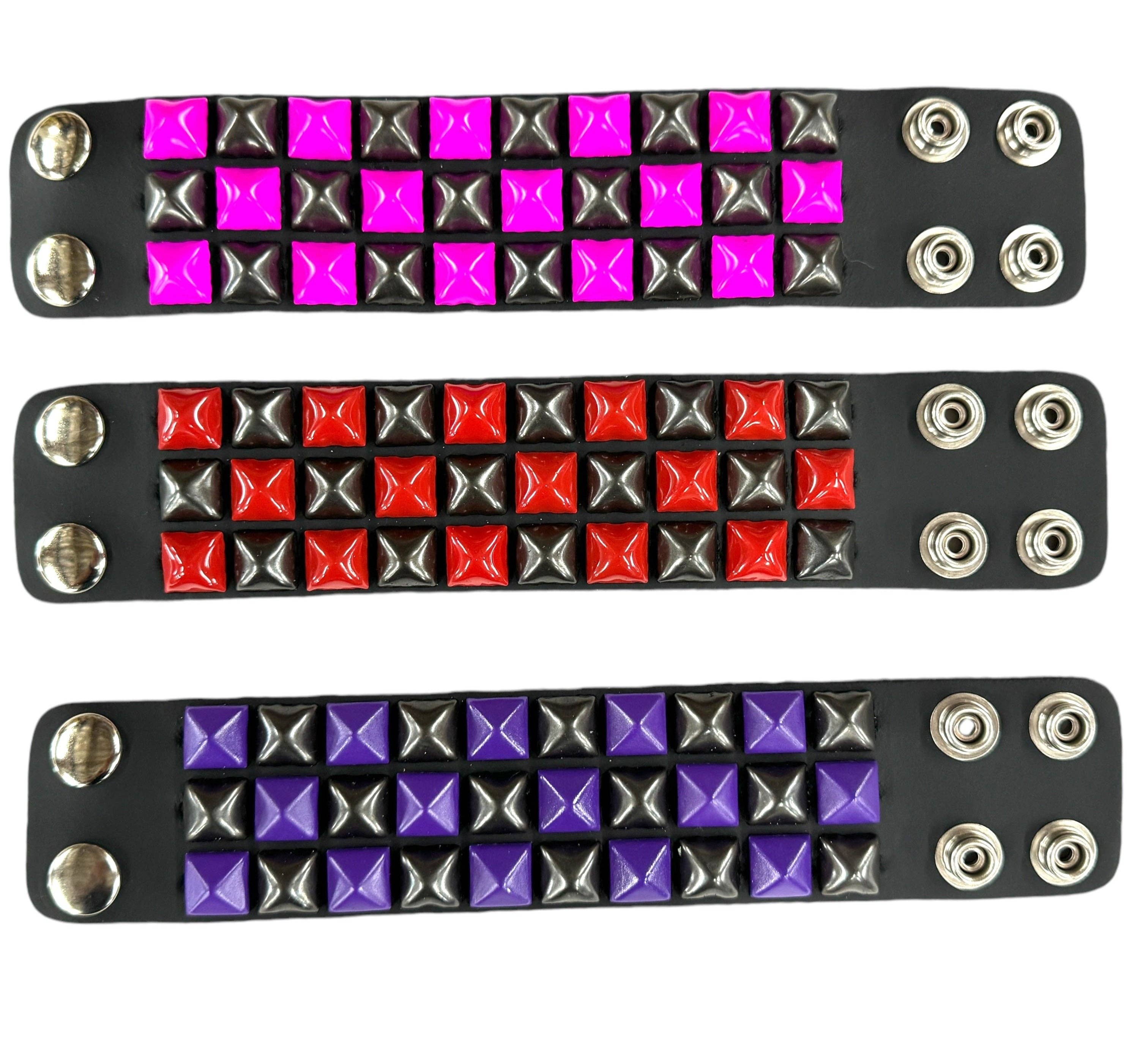 FB306 THREE PYRAMID STUD CHECKERED STUDDED SNAP CUFF