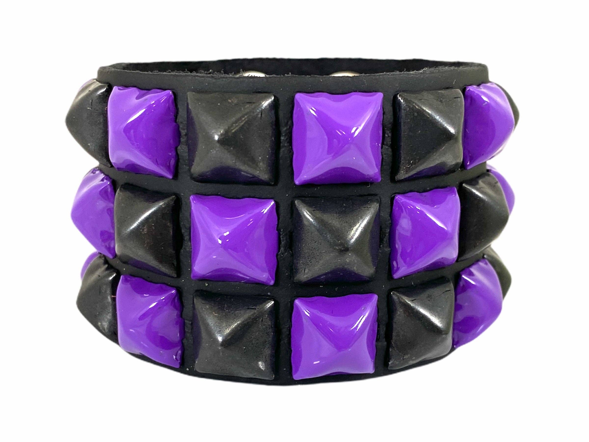 FB306 THREE PYRAMID STUD CHECKERED STUDDED SNAP CUFF