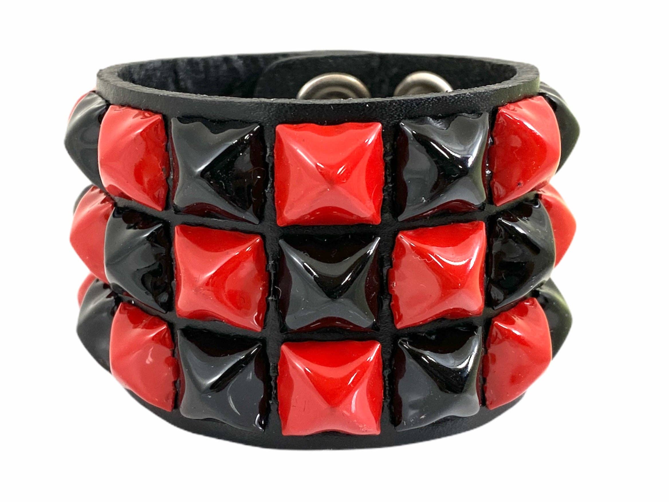 FB306 THREE PYRAMID STUD CHECKERED STUDDED SNAP CUFF