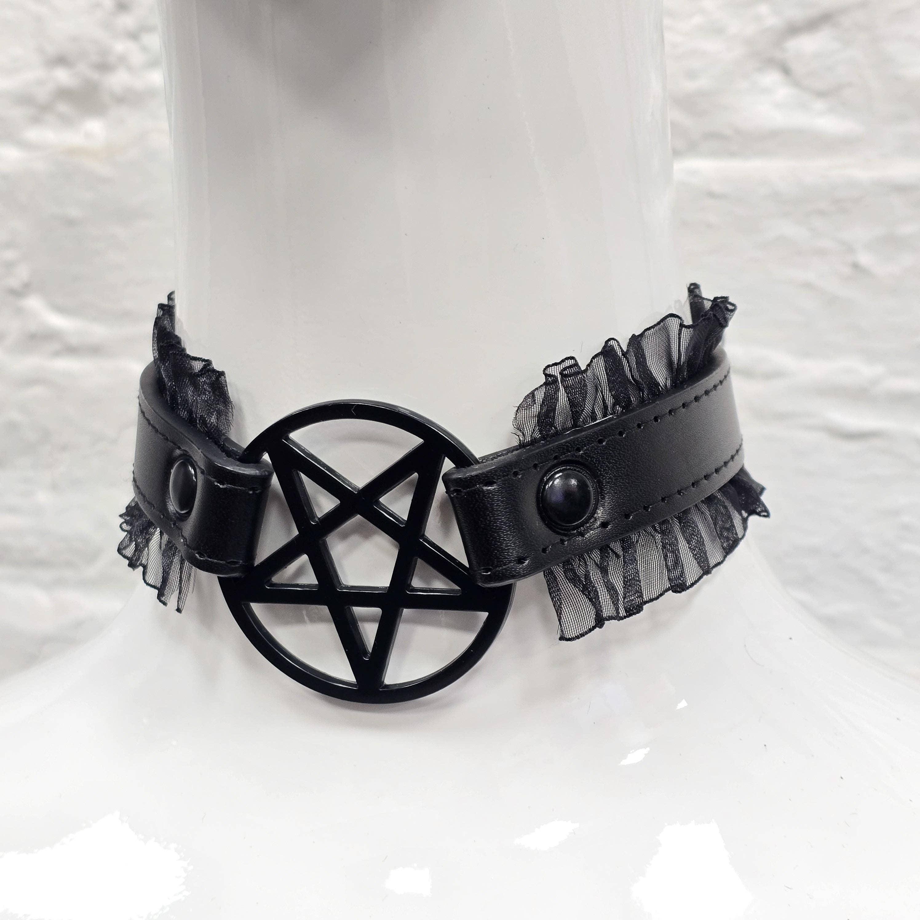 FCK130 PENTAGRAM LACE TRIM GOTH COLLAR
