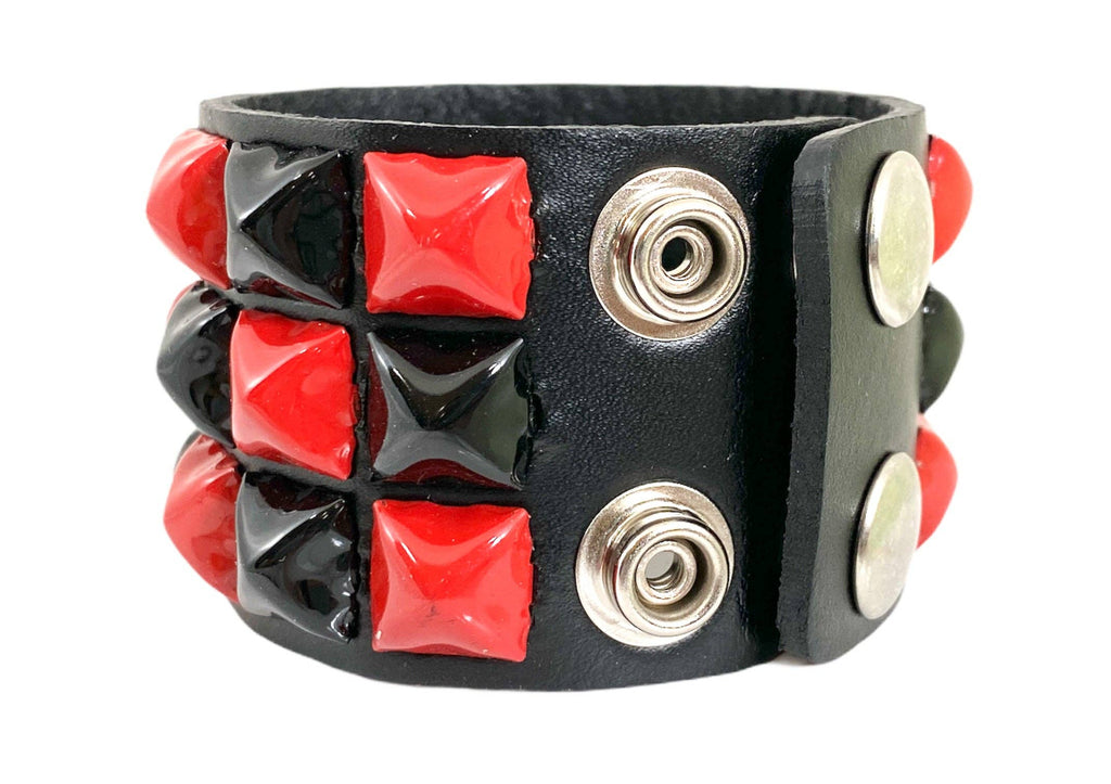 FB306 THREE PYRAMID STUD CHECKERED STUDDED SNAP CUFF