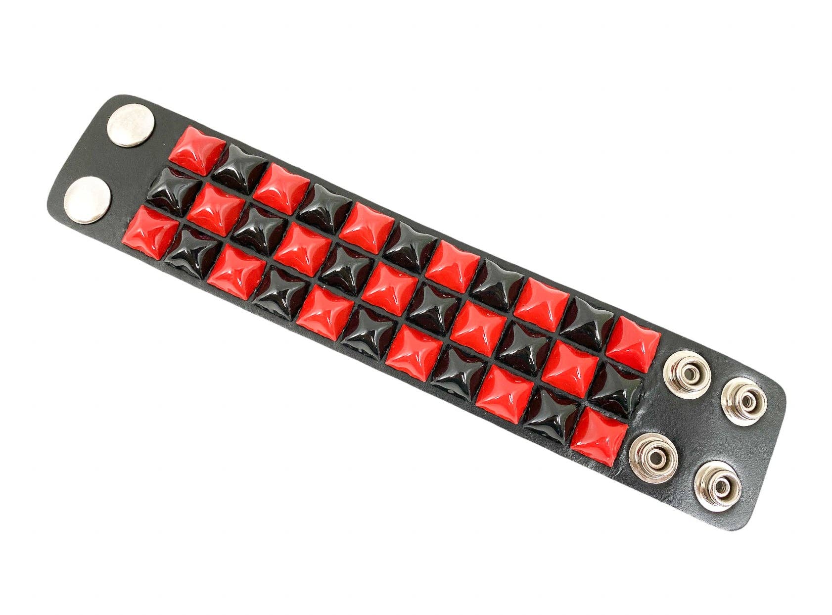 FB306 THREE PYRAMID STUD CHECKERED STUDDED SNAP CUFF