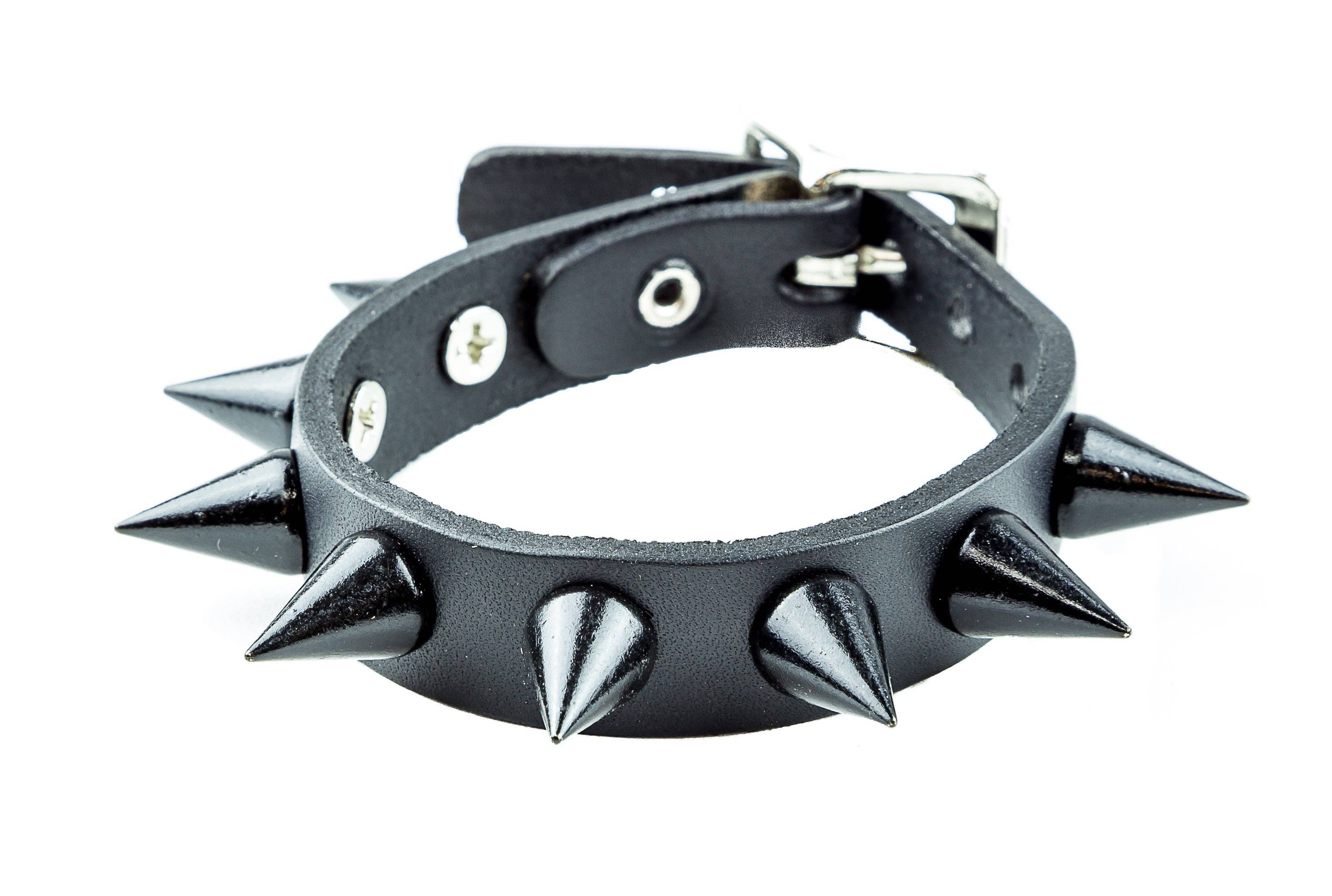 BC317 1 ROW SMALL CONE SPIKE BUCKLE BRACELET