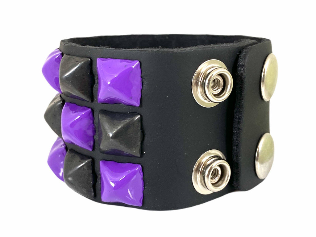 FB306 THREE PYRAMID STUD CHECKERED STUDDED SNAP CUFF